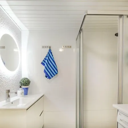 Airport Mint House *