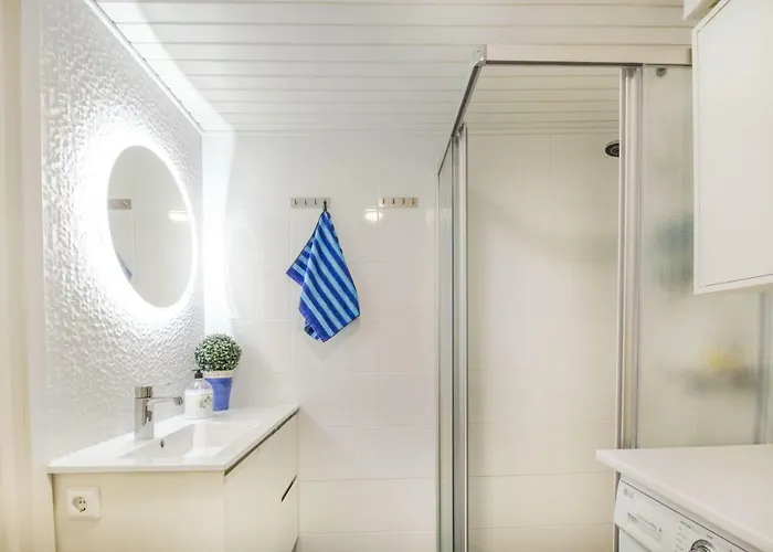 Airport Mint House *